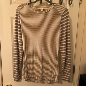 Smartwool top XL with flaw